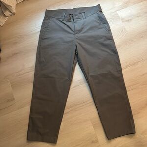 Lululemon relaxed twill pant 32 Nomad Color